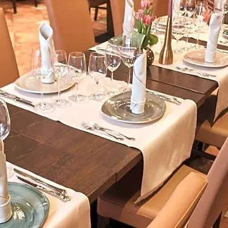 Hotel- Restaurant Doppeladler 4* Rees